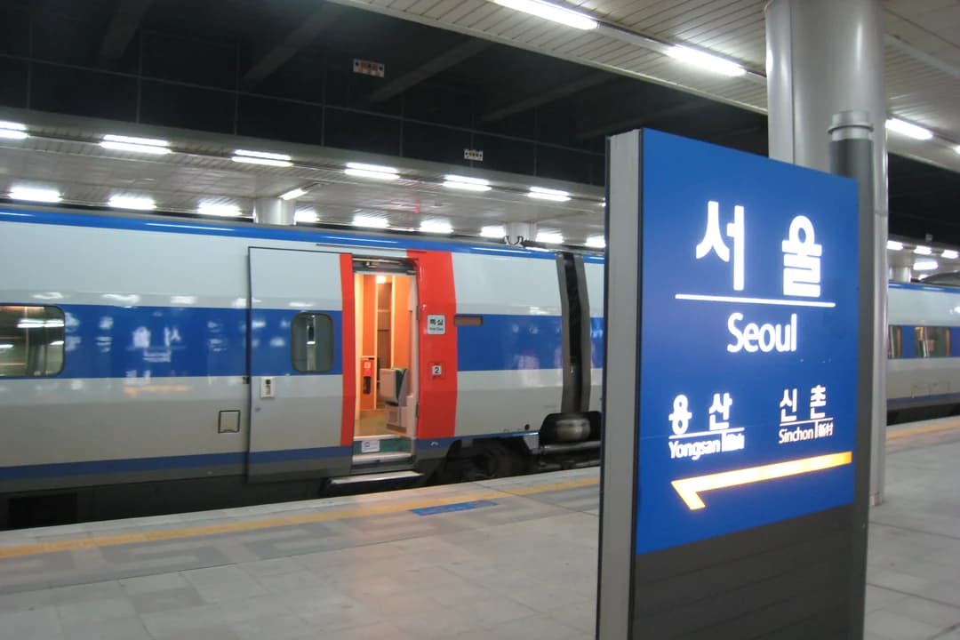 KTX at a Seoul platform
